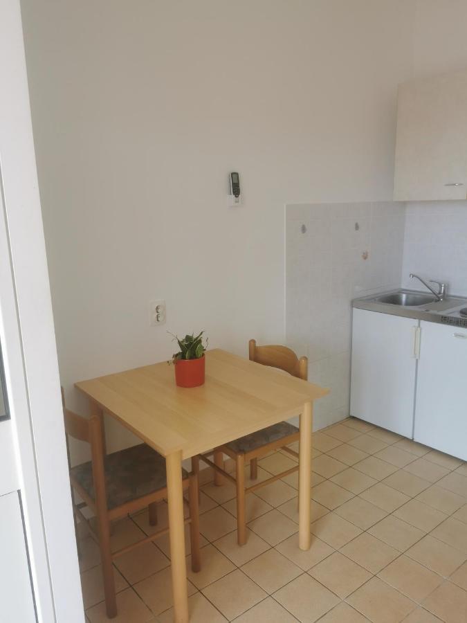 Apartments By The Sea Jakisnica, Pag - 21384 Lun  Eksteriør billede